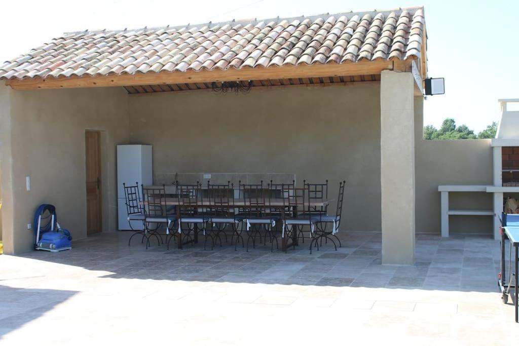 Mas En Campagne Villa Mallemort Exterior photo